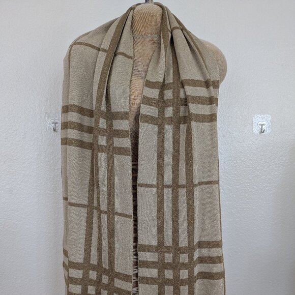 Women’s Reversible BURBERRY Nova Check Gold White Soft Shimmer Two Toned Scarf - Picture 1 of 4